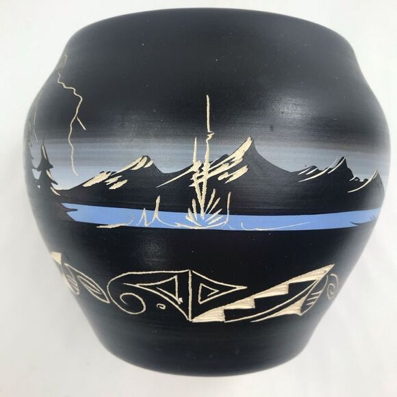 Native American Handcrafted Artist Signed Etched Painted Night Nature Pot 2018 - Picture 4 of 16